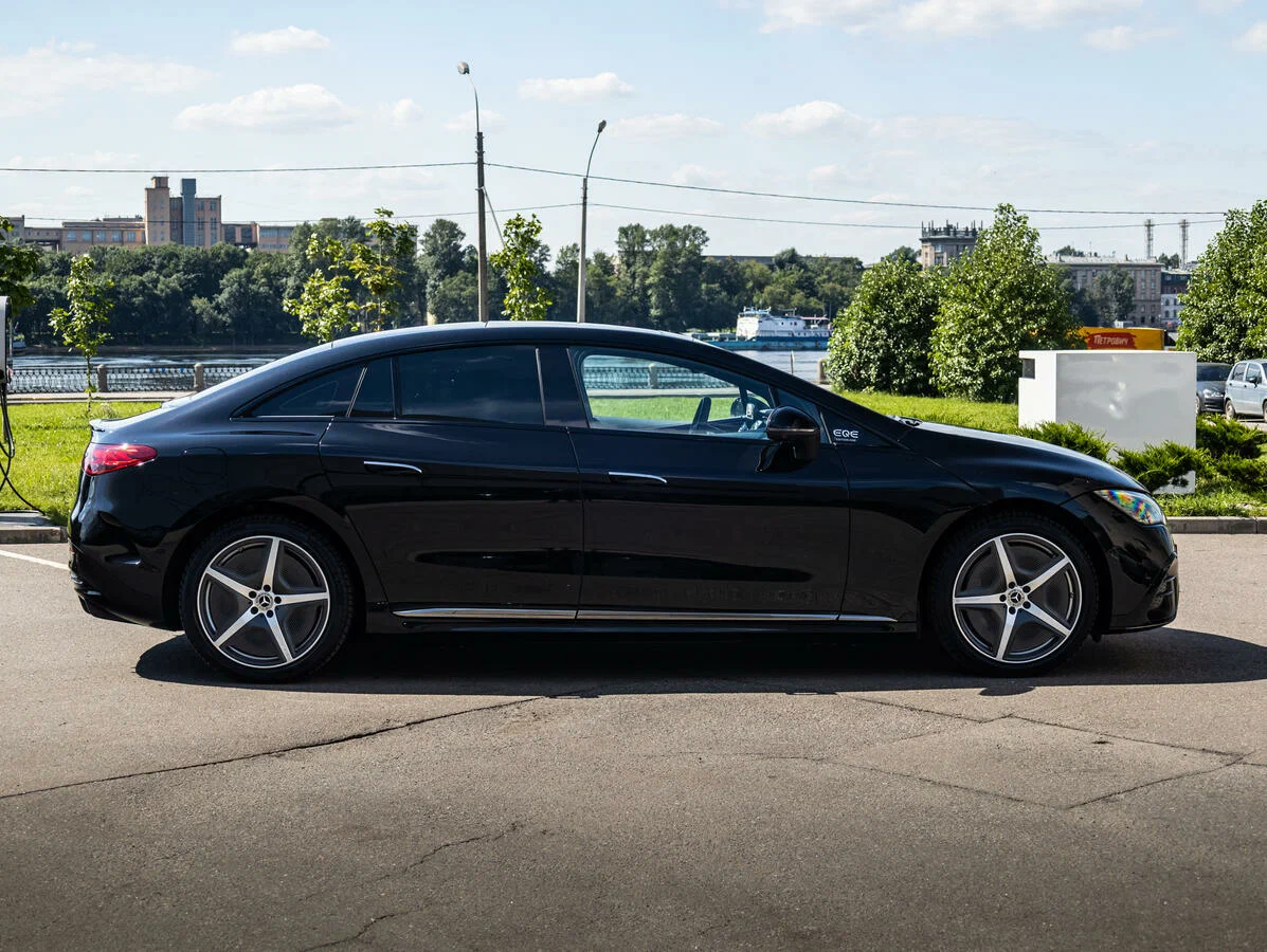 Аренда Mercedes EQE Аренда Mercedes EQE